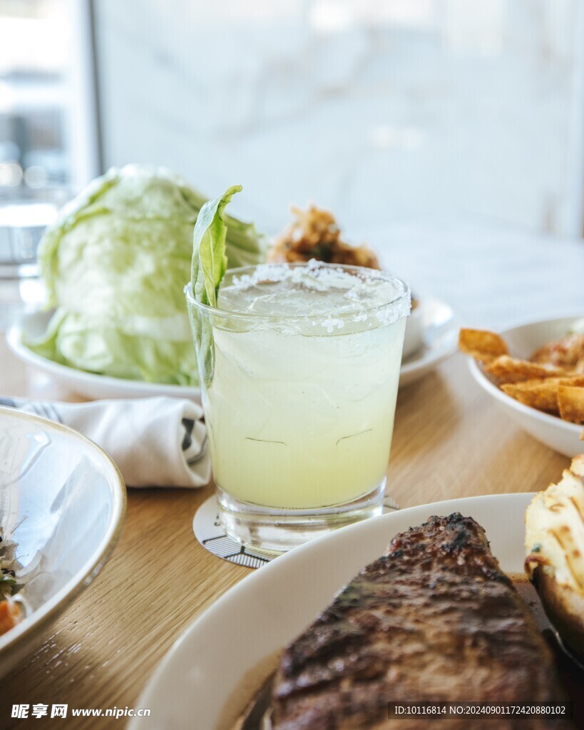 冰镇薄荷苏打水