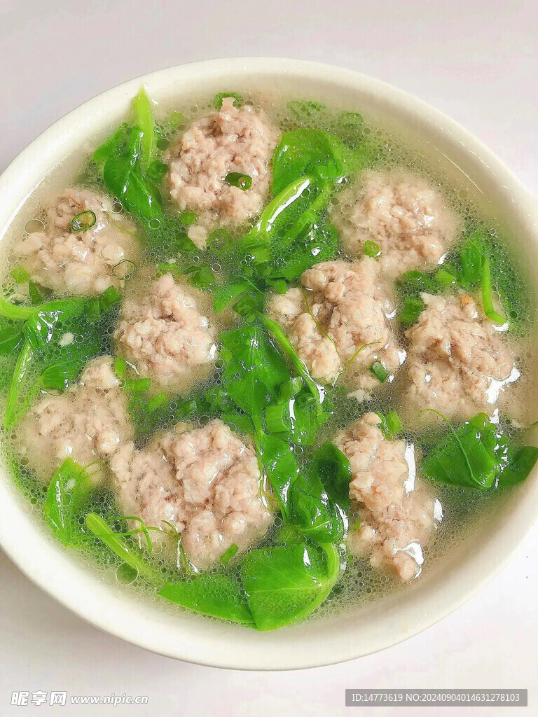 豌豆尖肉丸汤