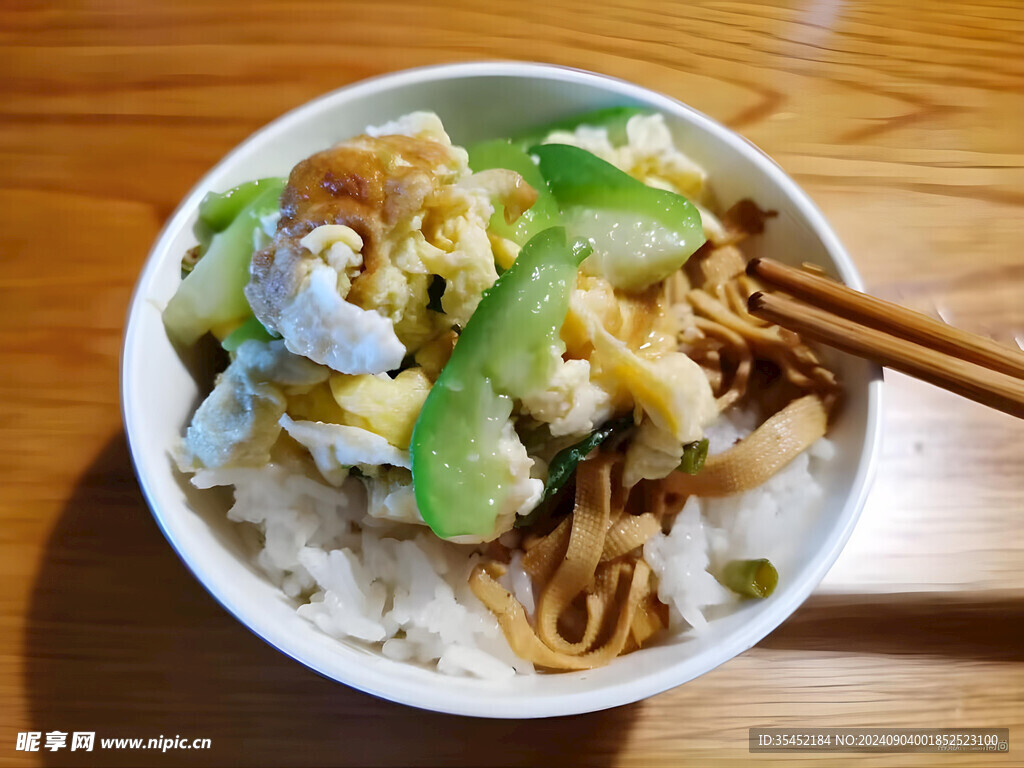 丝瓜炒蛋饭