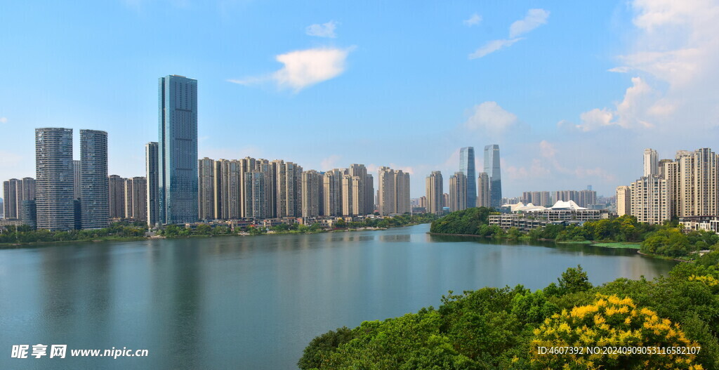 长沙梅溪湖的秋