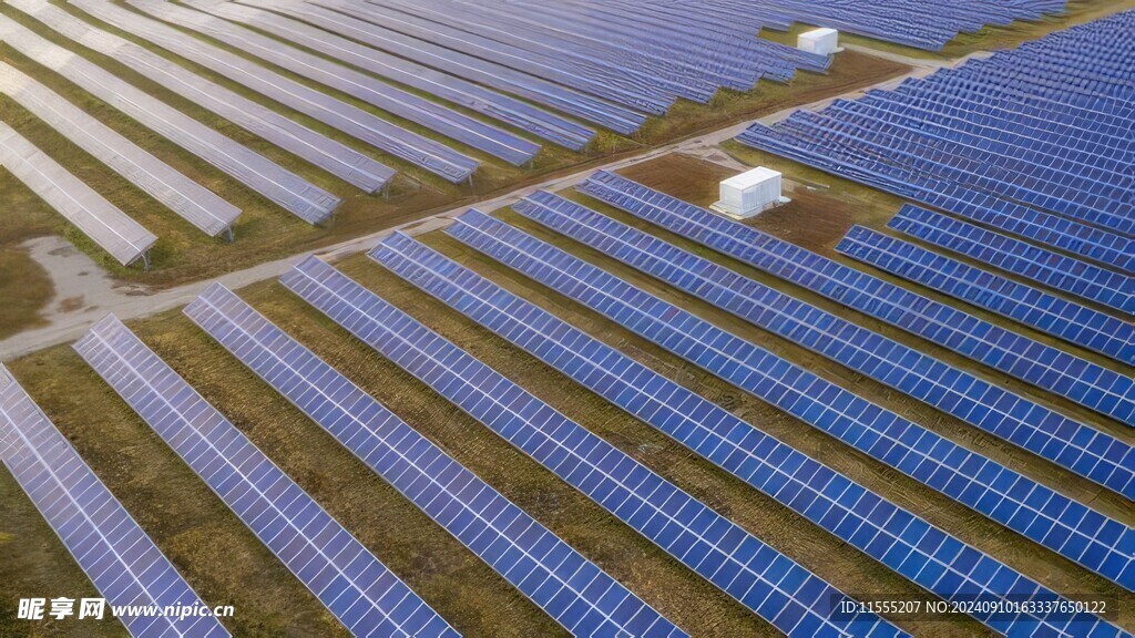 太阳能发电站硅板发电清洁能源
