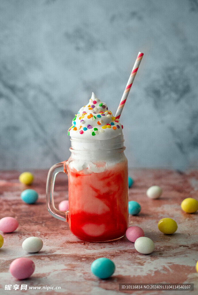 冰淇淋草莓牛奶