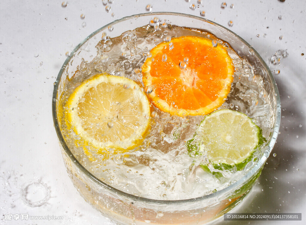 冰镇柠檬水