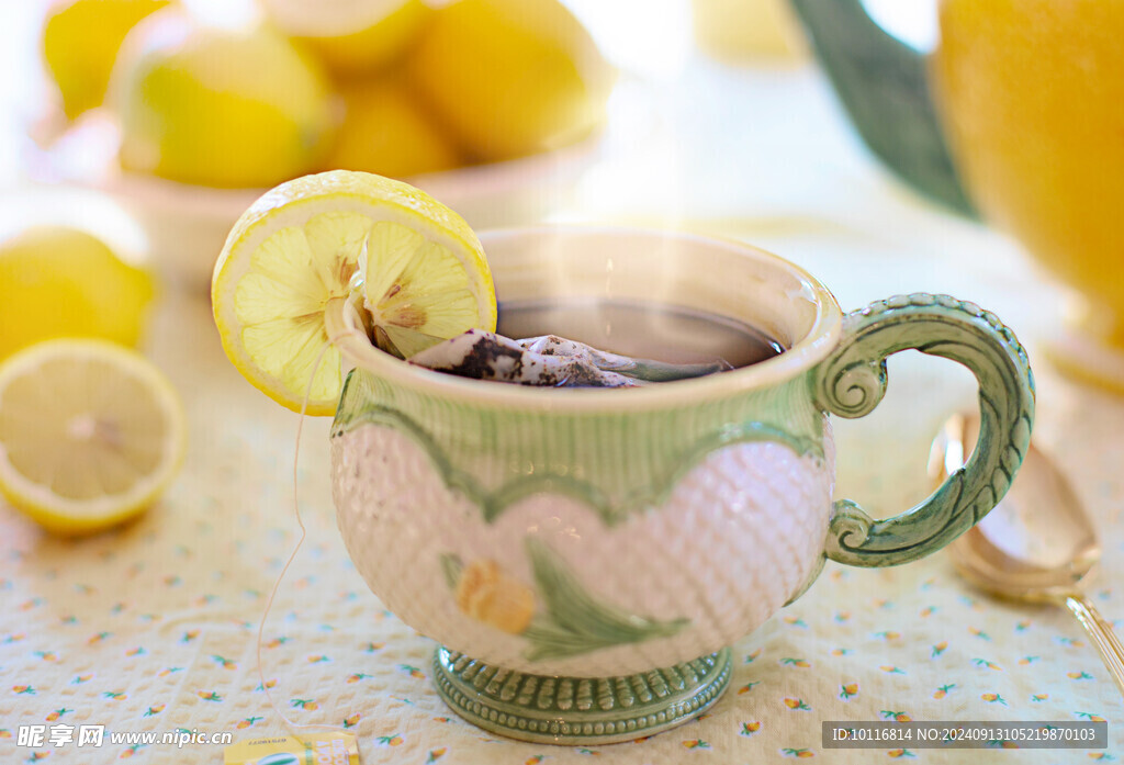 新鲜柠檬热茶