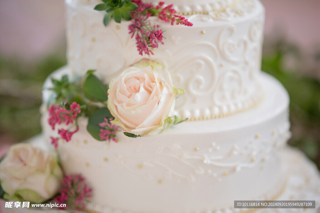 双层鲜花蛋糕