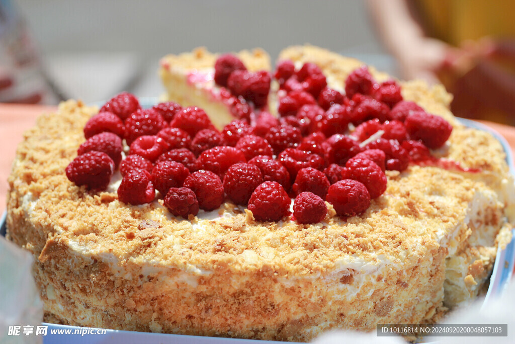 红树莓浆果蛋糕