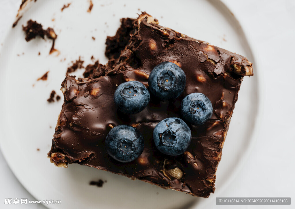 蓝莓巧克力蛋糕