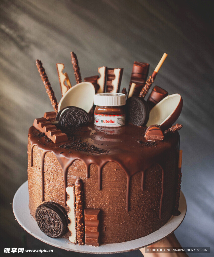 巧克力装饰蛋糕