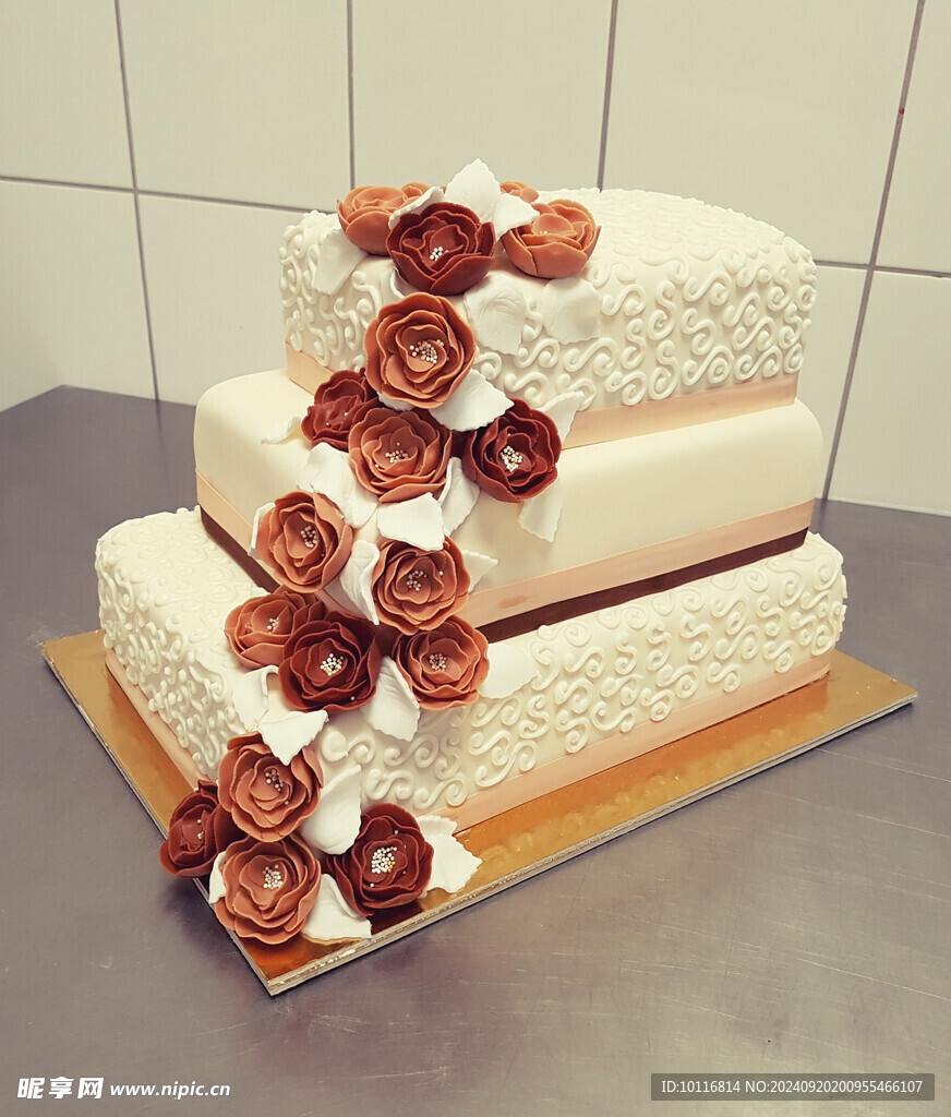 三层奶油婚庆蛋糕