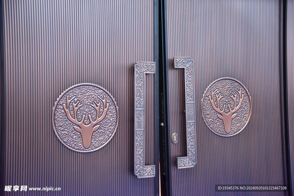 外大门压花门板