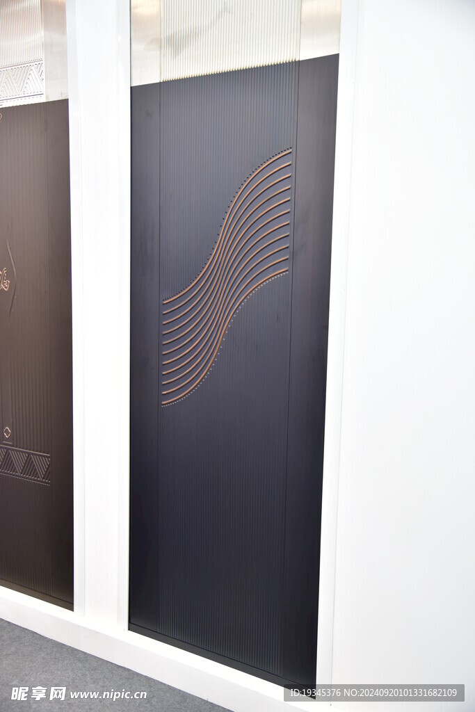 外大门压花门板