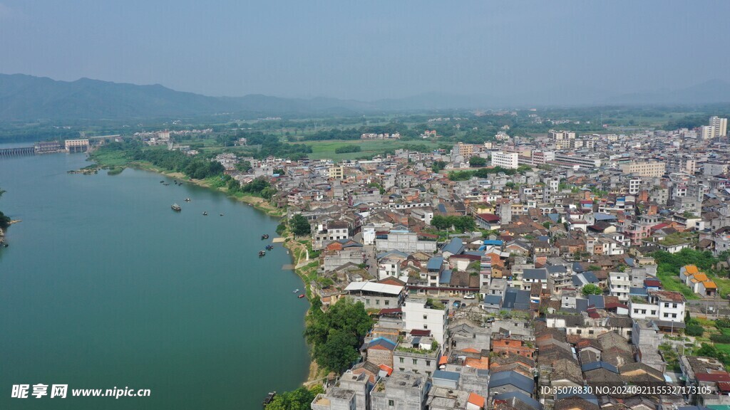 广东小镇河道航拍