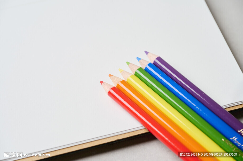 五色铅笔 