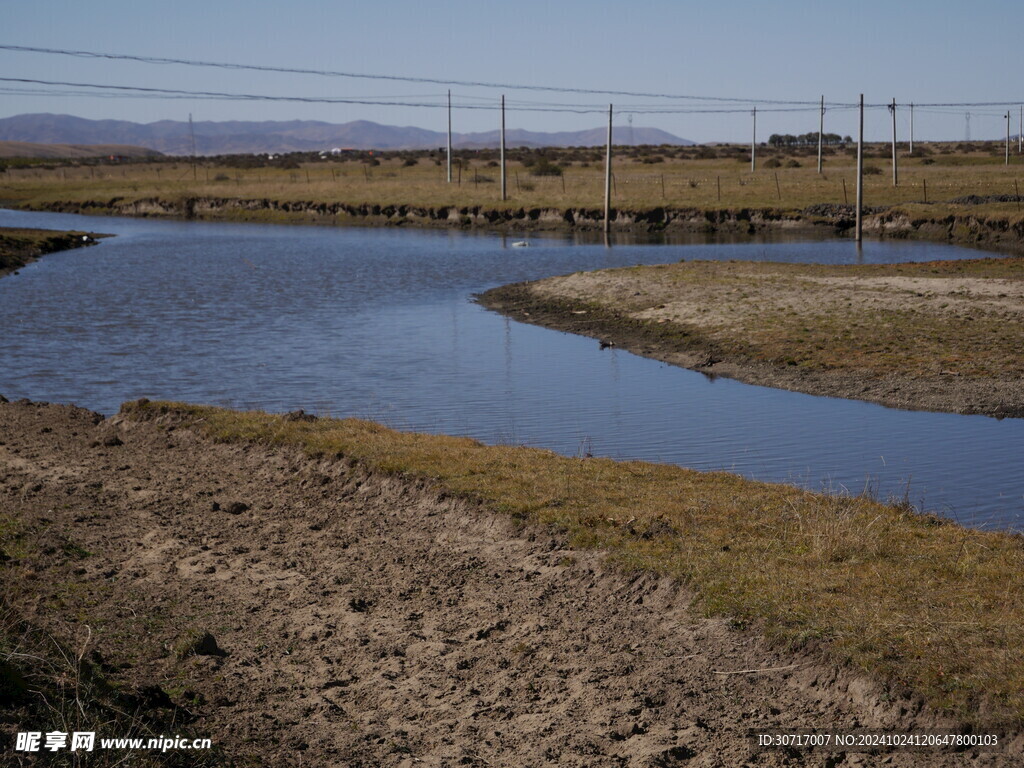 草原湖泊