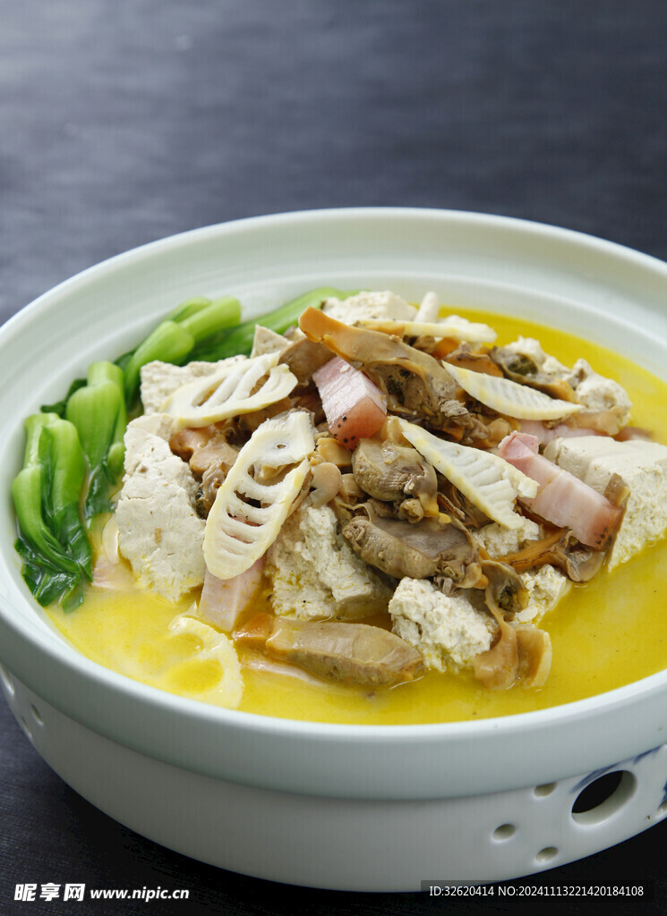 笋干菜炖豆腐
