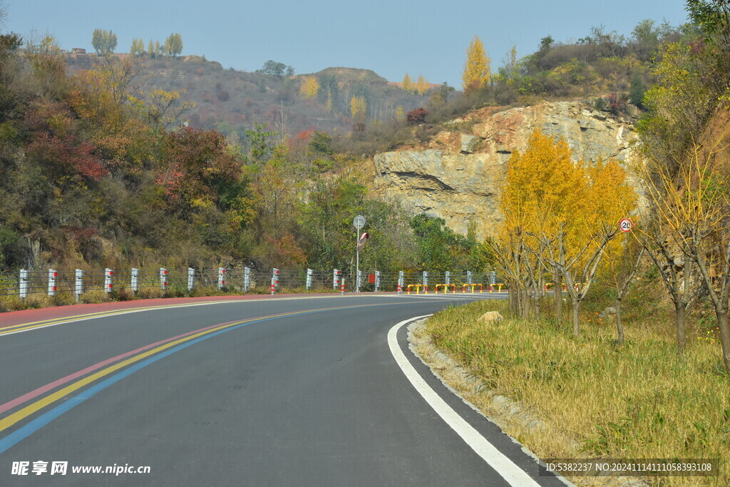 山里彩虹乡村旅游公路