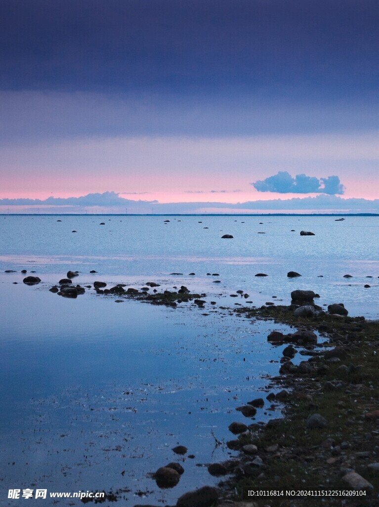 黄昏海岸大海