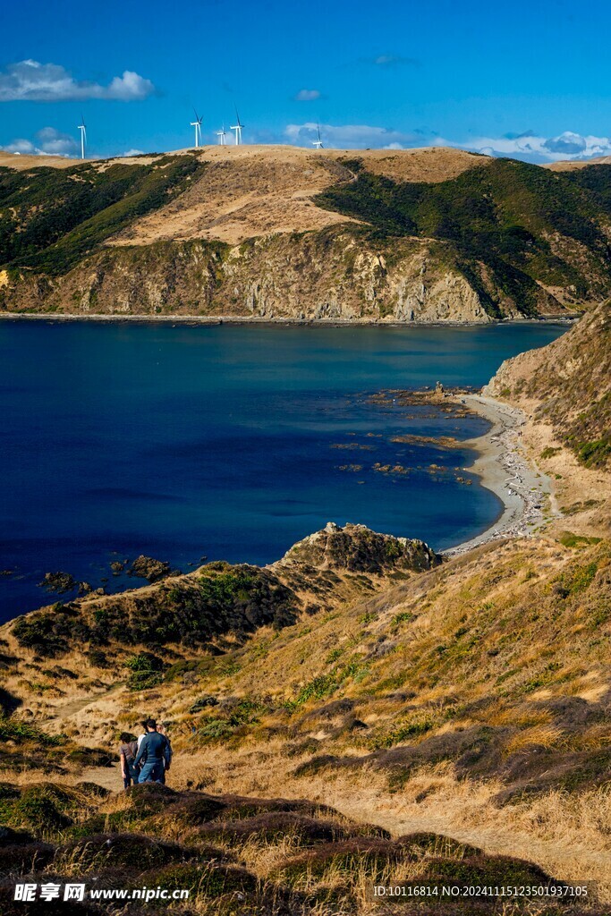 山峦湖泊