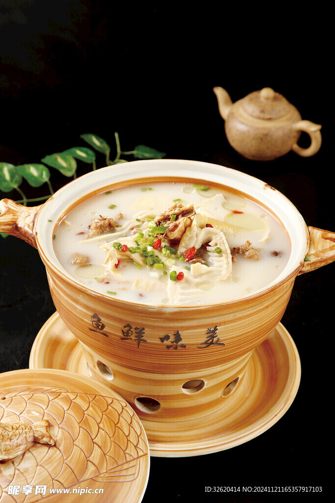 砂锅炖鸡汤