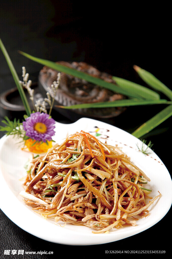 茶树菇牛肉丝 