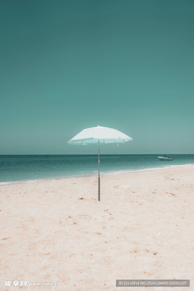 海边白色沙滩