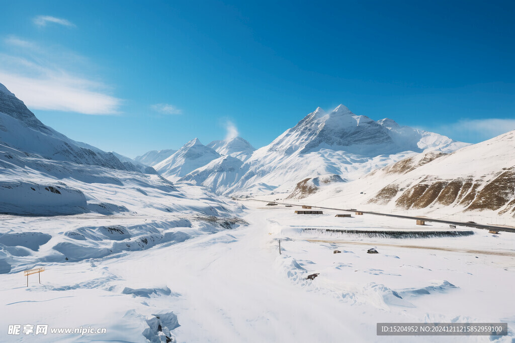 冰雪中的壮丽山景