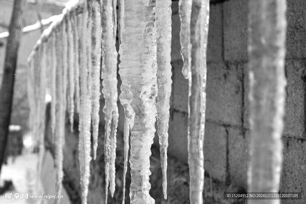 屋檐下的冰棱