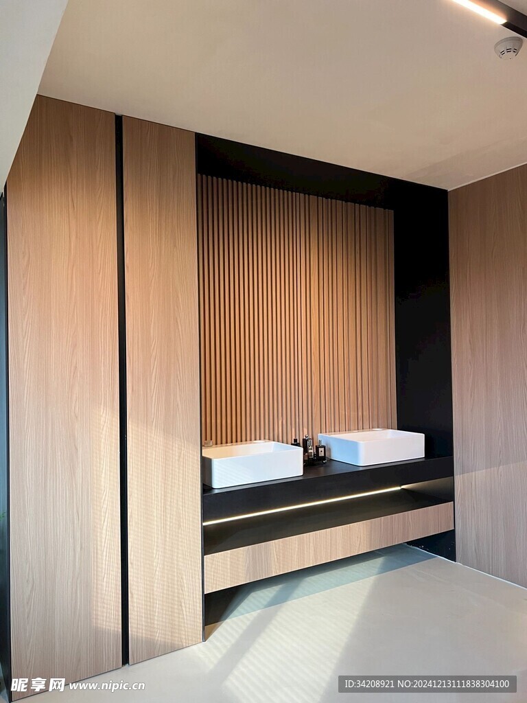 围合高级感装修木作厨房餐边柜子