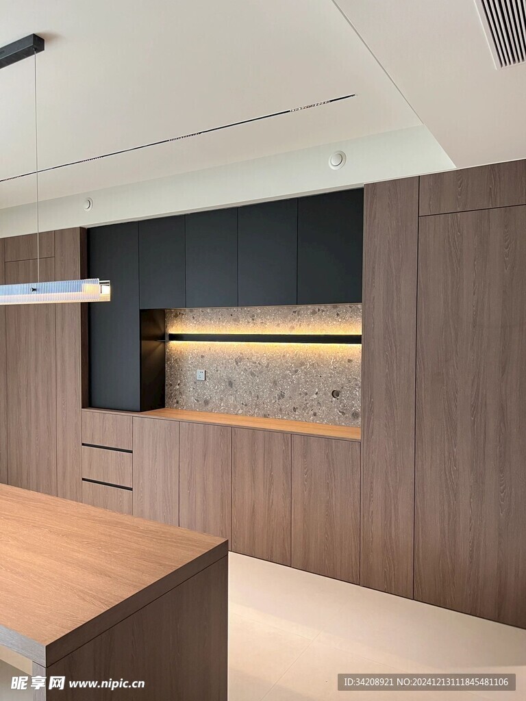 围合高级感装修木作厨房餐边柜子