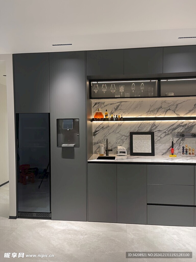 围合高级感装修木作厨房餐边柜子