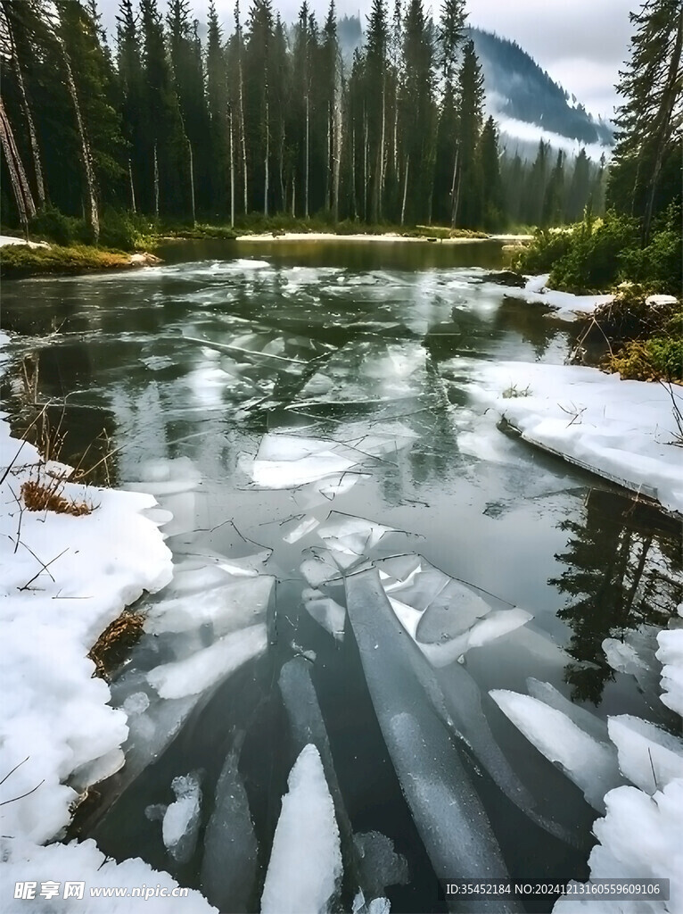 冰封的湖面