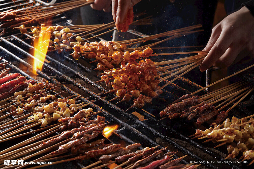 烧烤小串夜宵夜市烤串美食