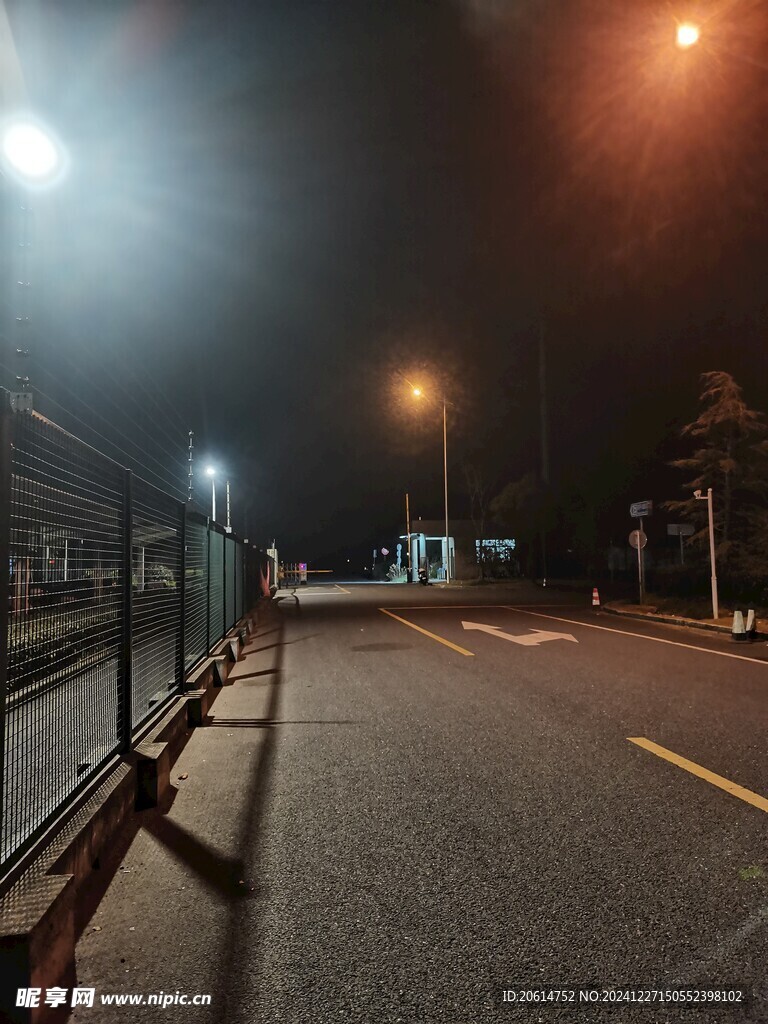 霓虹灯下的夜色