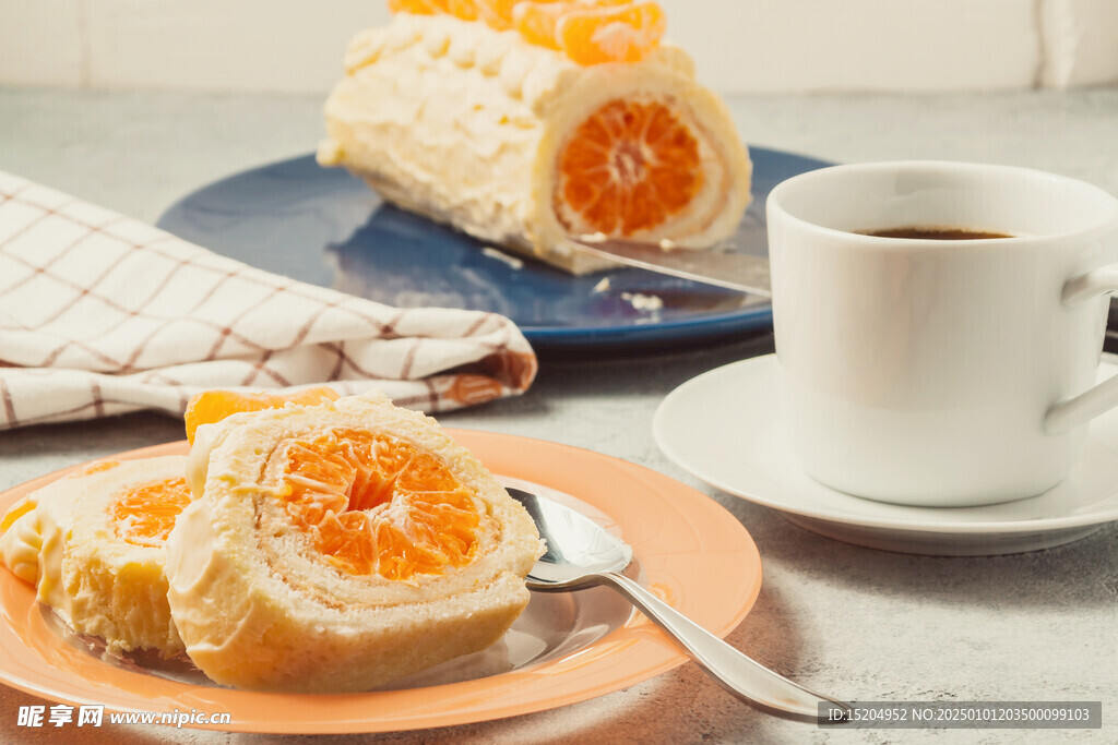 甜糖卷和咖啡 糕点面包早餐