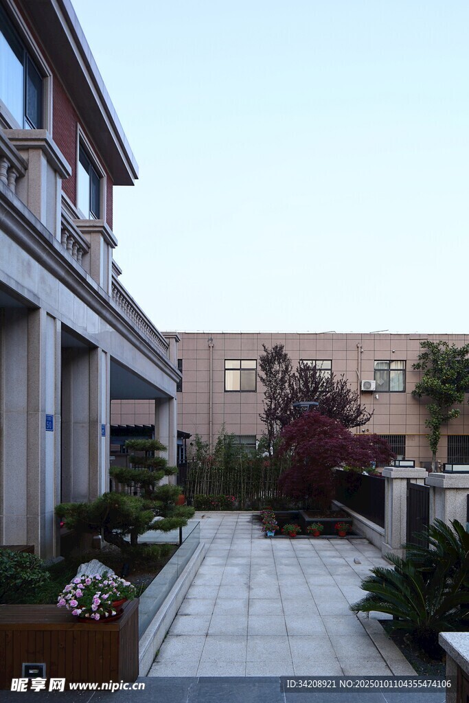 家居客厅卧装修卧室现代别墅外面