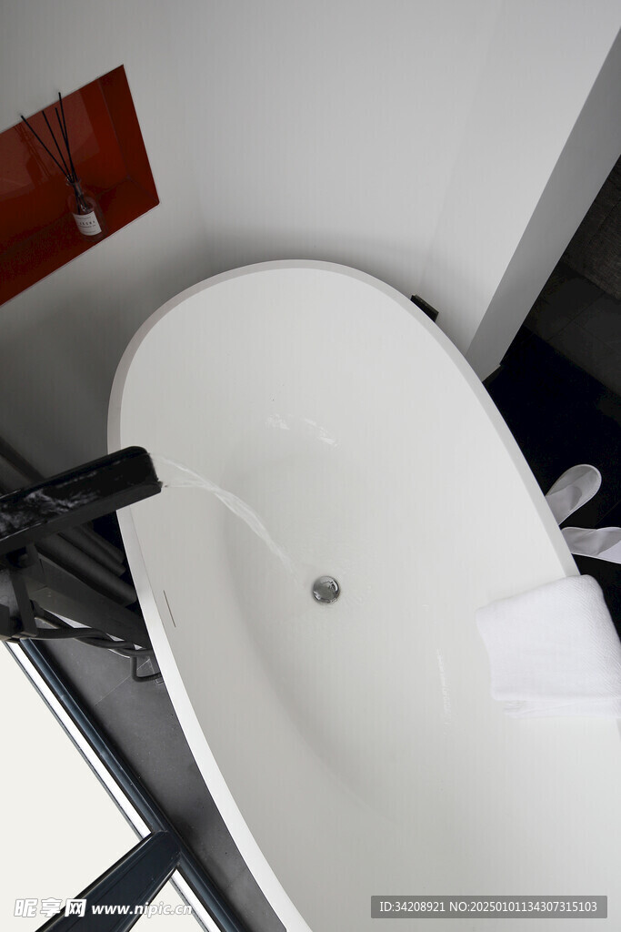 现代客厅卧室极简约风家居浴缸