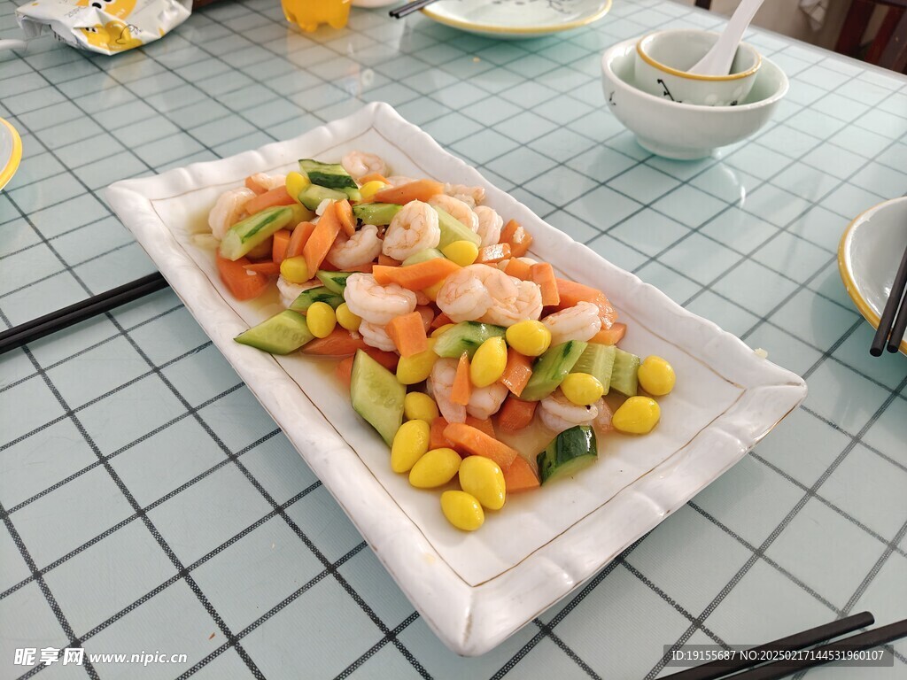 炒三色虾仁