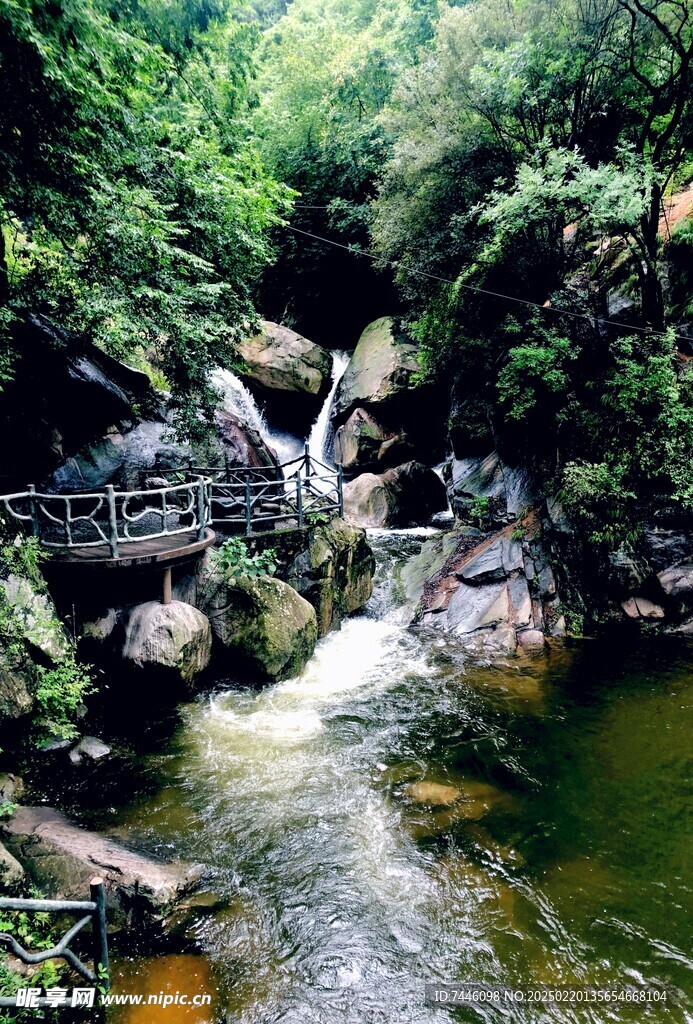 六羊山通天河景区  