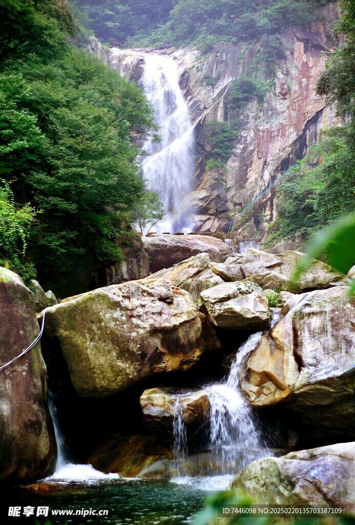 六羊山通天河景区