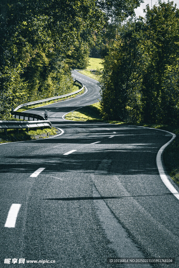 乡村沥青公路