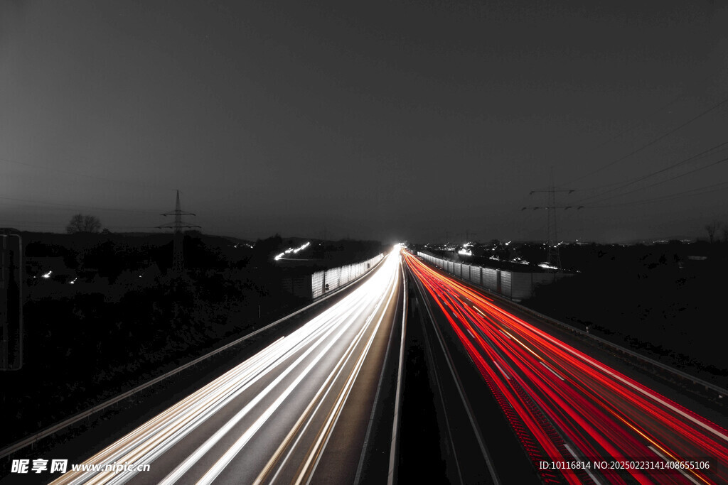 夜晚高速公路