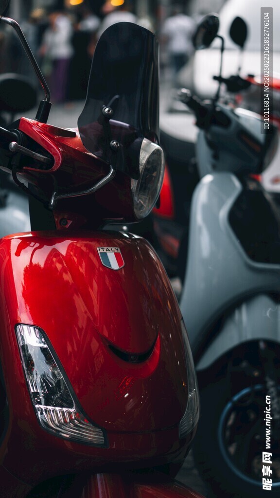 红色摩托车