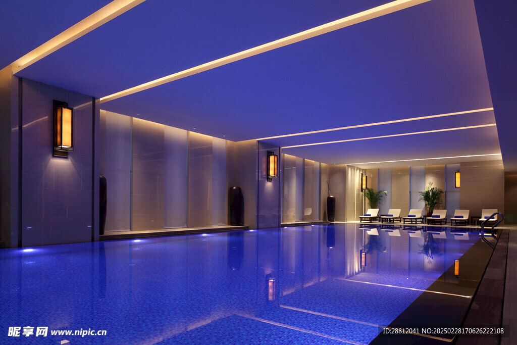 酒店室内恒温游泳池