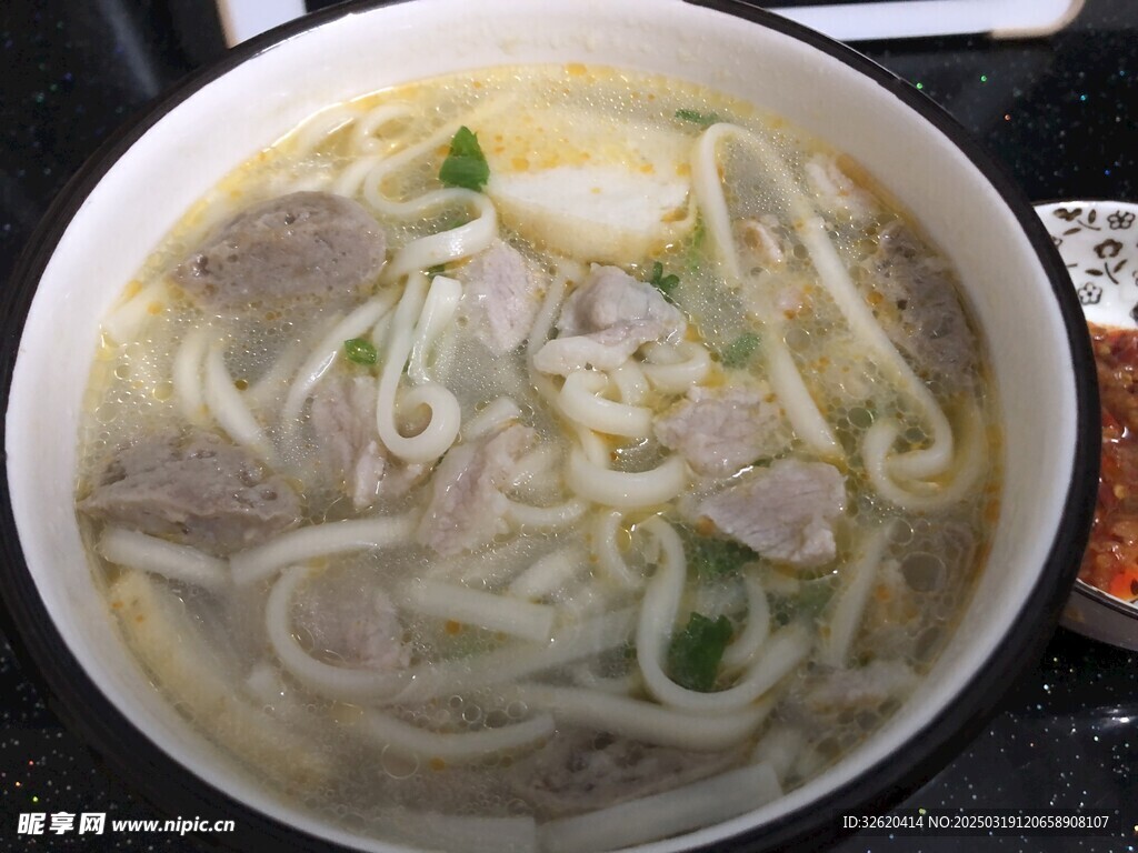牛肉丸粿条