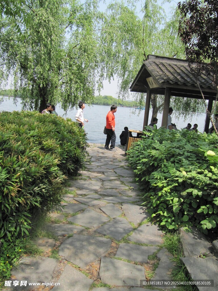 河边