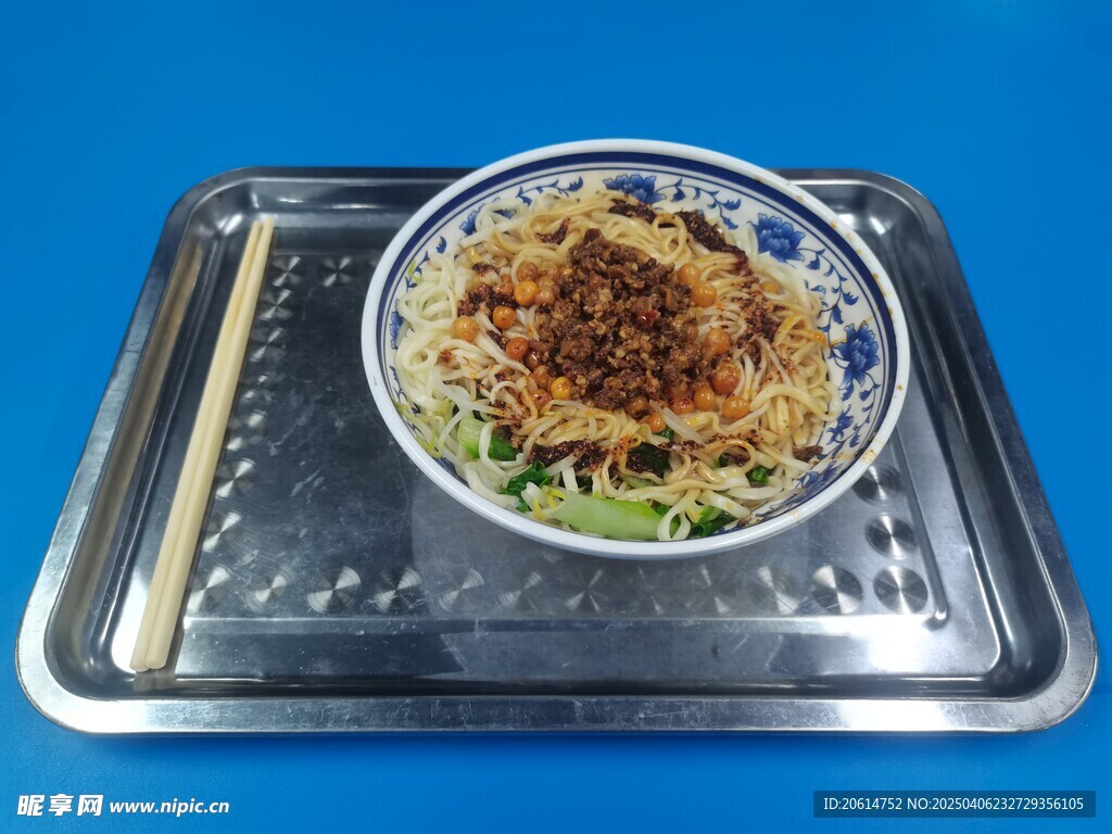 美食炸酱面