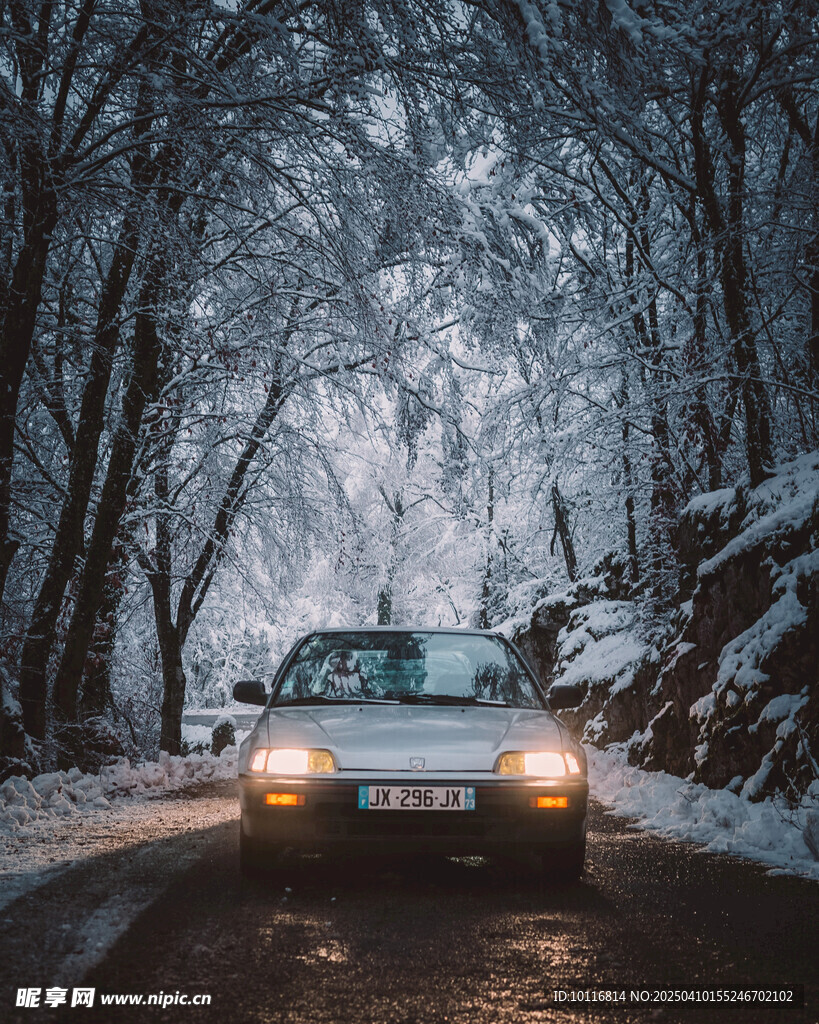 雪景汽车