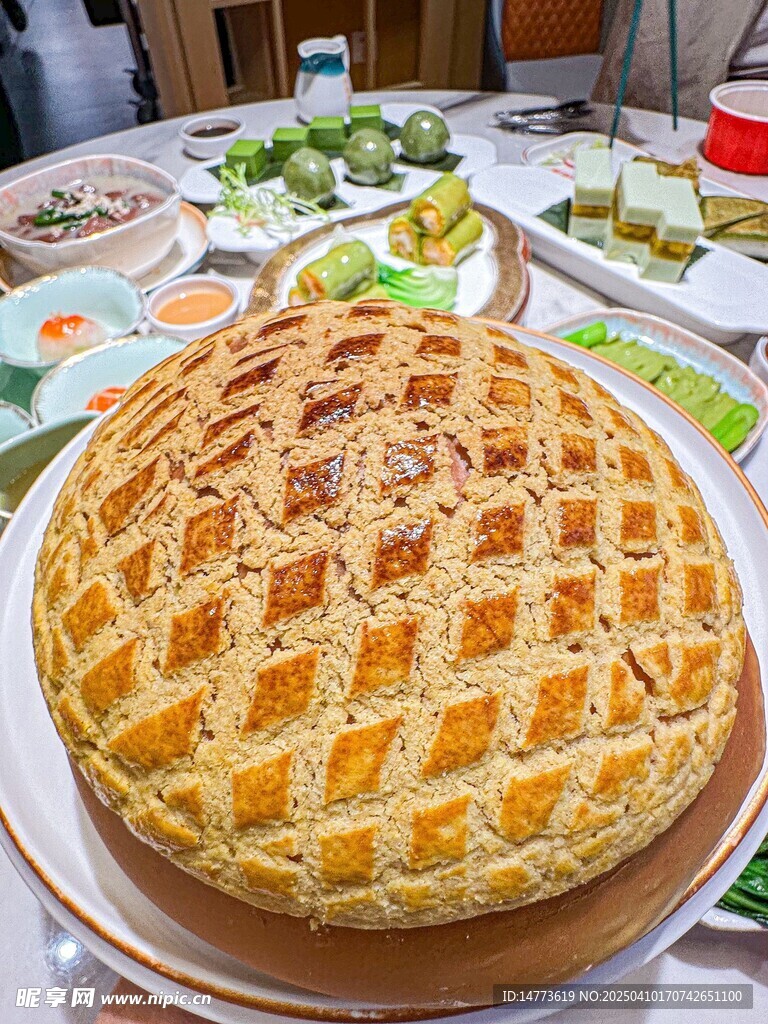 艾汁脆皮菠萝包