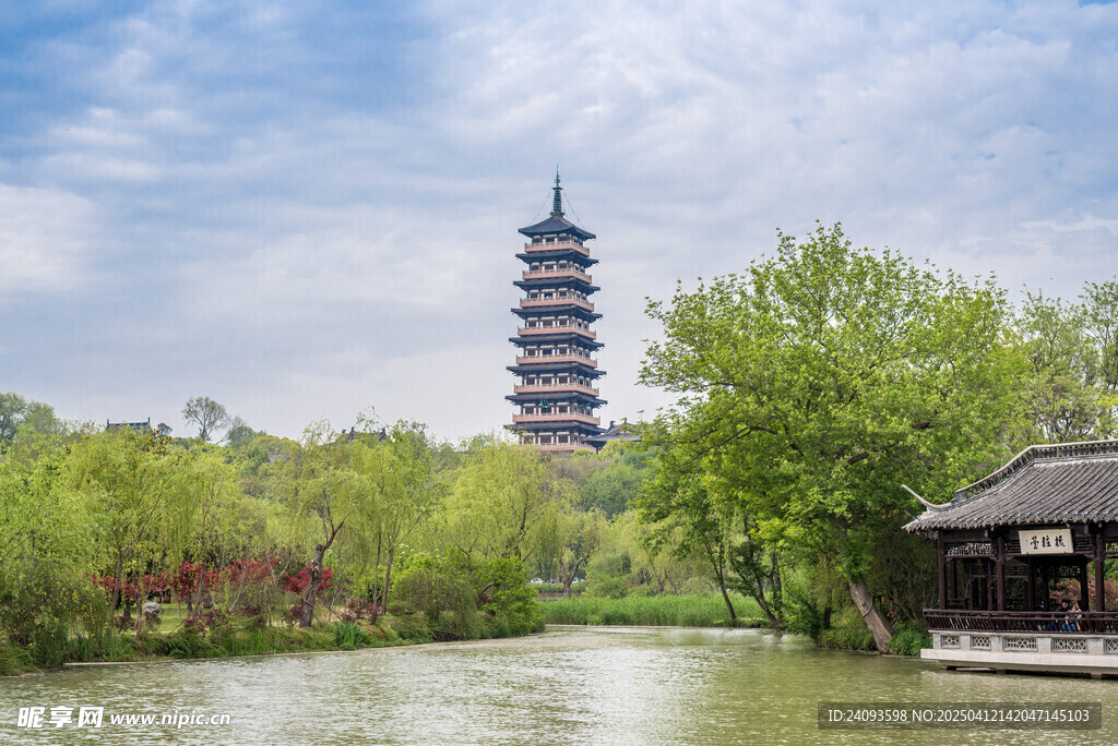 江苏扬州瘦西湖栖灵塔