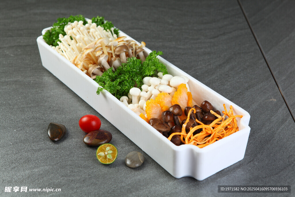 长方形菌菇拼盘